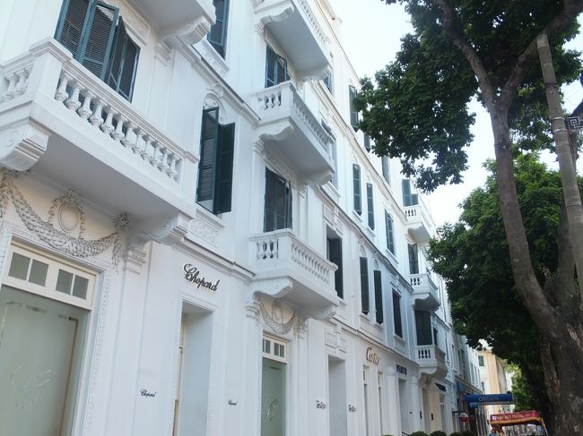 【ホテル】<br /><br />この白色、何年もの間、光を放ち続けてきたんですね。