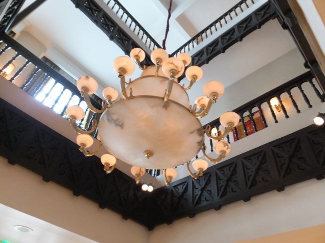 【ホテル】<br /><br />旧館ロビー