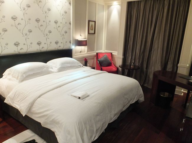 【ホテル】<br /><br />そしてお部屋。<br /><br />一番下のカテゴリーのお部屋だと思います。<br /><br />新館のお部屋にはあまり期待していませんでしたが、調度品をはじめセンスよく、趣があって、いいお部屋でした。