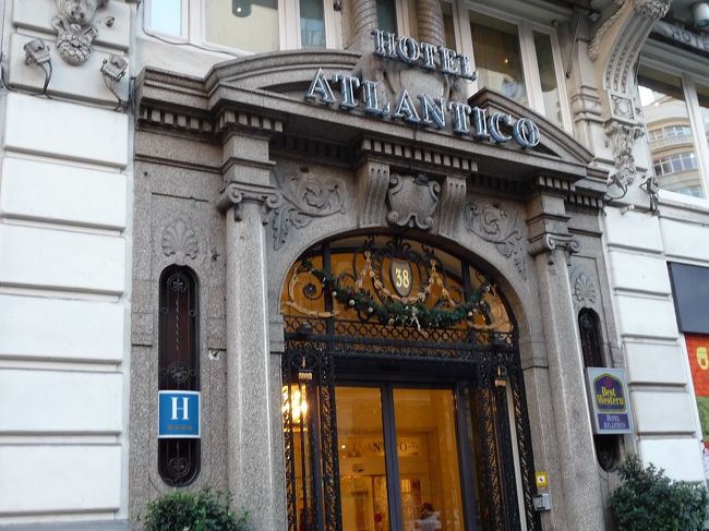 翌日撮った「ホテル・アトランティコ」。ヒースロー空港からのトランジットで苦戦の末に深夜２時にチェックインしました。疲れたー。<br />グランビアにあるきれいなホテルでした。<br /><br />でも、ツインで予約したのに「ダブル」になっていたので、変更してもらいました。