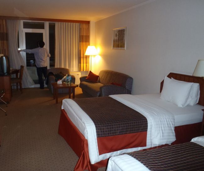 広い!<br /><br />そして、何より室内は暑い！<br /><br />快適だわぁ〜☆<br /><br />あぁ、眠くてグタグタ…