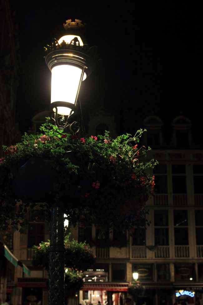 いよいよ、グランプラスに侵入です。