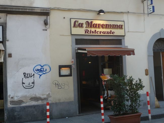 ドーモ広場を見学して、「ラ・マンマ」でトリフスパゲティとＴボーンステーキをシェアして満腹です。トリフスパゲティばりうま。