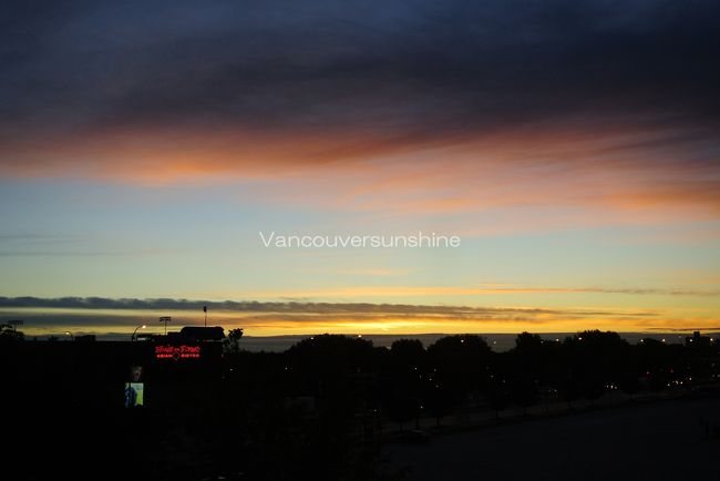 カナディアン号で迎える、２回目の朝。<br /><br />大平原の中の朝やけをイメージしていたのですが、<br />車窓から見えるのはもう都会の景色。<br /><br />変だな〜と思って聞いたら、<br />１時間早くウィニペグに到着したようです。<br /><br />昨年は１時間半くらい遅れて到着した記憶が。。。