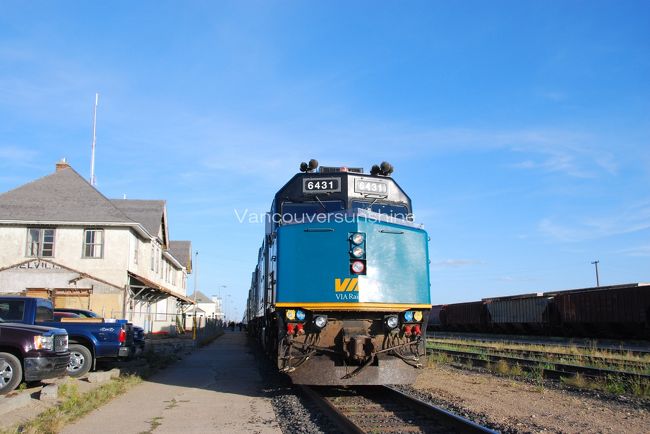 本日２度目の停車駅。<br /><br />気持ちの良いお天気の下、皆外に出て、<br />外の空気を吸って、体を伸ばします。<br /><br />私は写真を撮るために、先頭車両までダッシュ。<br />
