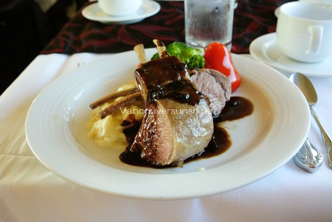 メインディッシュはラム肉。<br /><br />骨付きは、ちょっと食べにくいのが難点。