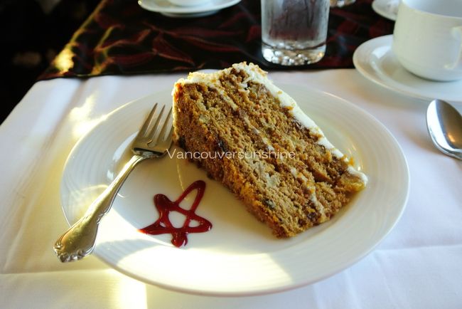 デザートは、キャロットケーキ。