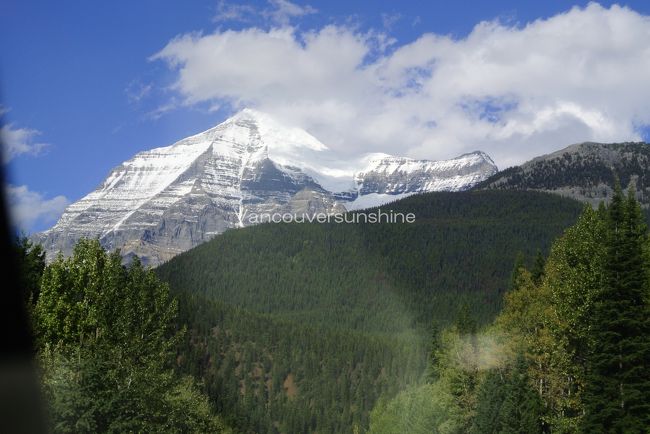 カナディアンロッキー最高峰の、マウントロブソン。<br /><br />頂上まで見られるのは、<br />1年の中でもほんのわずかということですが、<br />今日はほぼクリアーに近いコンディションでした。