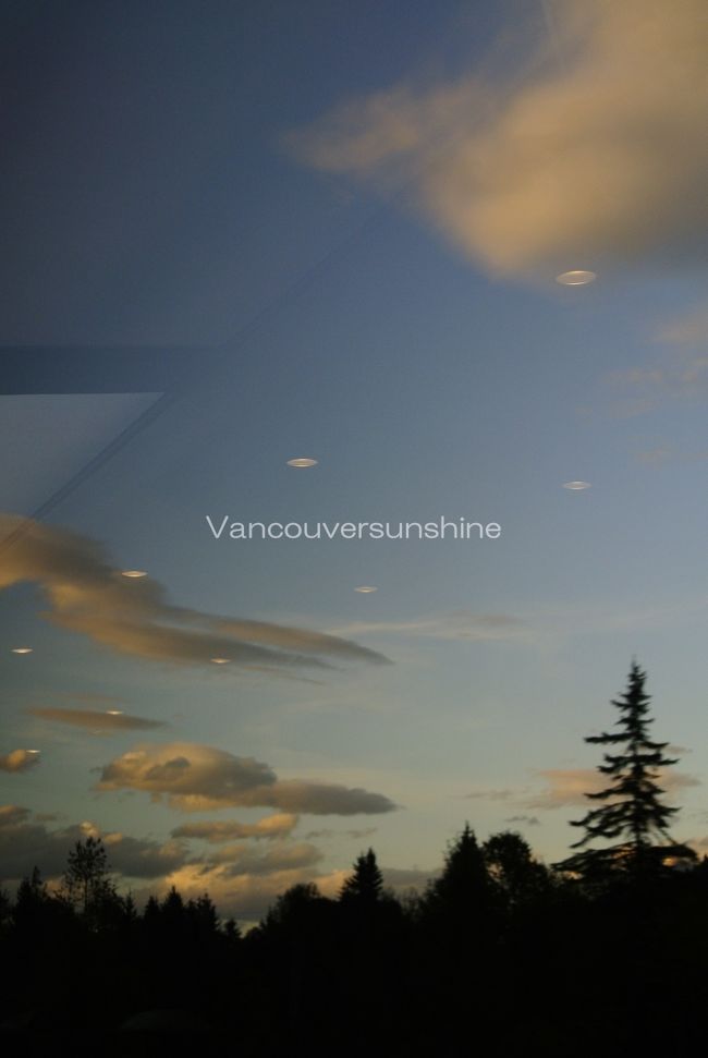 山の谷間を走っているので、<br />きれいな夕焼けを見るのはちょっと難しそうですね。。。