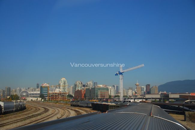 4泊5日のカナディアン号の旅のあっという間。<br />バンクーバーのダウンタウンの街並みが見えてきました。<br /><br />いつもバンクーバーに来る時は<br />日本からダイレクトで来るために、<br />ワクワク、ドキドキという気持ちなのですが、<br />今回は長い列車の旅の終わりということで、<br />少し寂しい気分です。