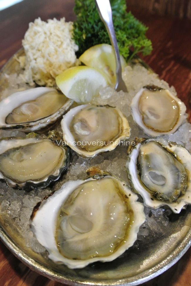 そしてお目当ての生ガキ〜！<br /><br />ハリファックスでも生ガキをいただきましたが、<br />バンクーバーでは倍の量で。<br /><br />でも、この倍は食べられたと思う。。。