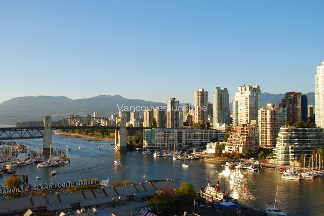 明日の朝には、バンクーバーとお別れ。<br /><br />あまり観光する時間も取れなかったので、<br />大好きなグランビルブリッジからの景色を見に行きました。<br /><br />夕陽が海面をキラキラと照らしていました。