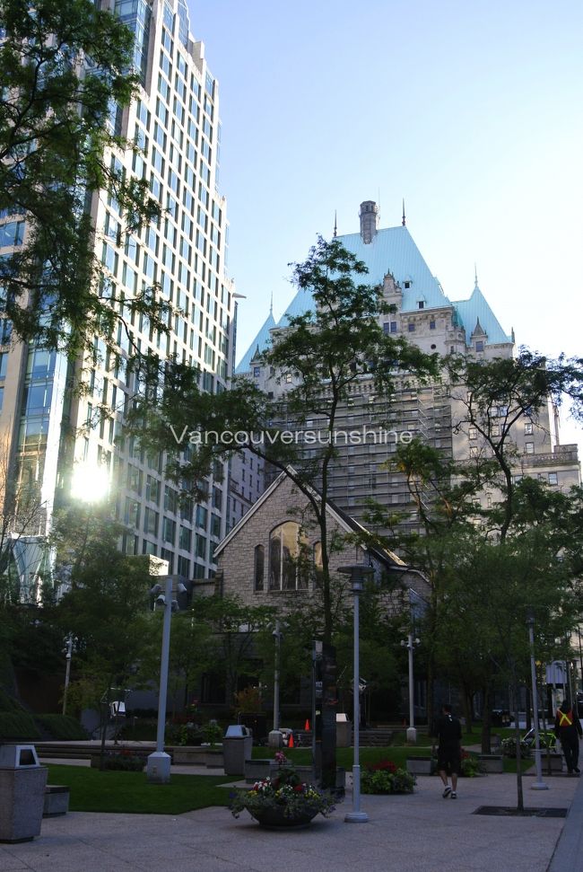 宿泊していたホテルの斜め向かいにある、<br />フェアモントホテル。<br /><br />一度は泊まってみたいですね〜。