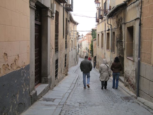 街の雰囲気はこんな感じ。<br /><br />なんか、此処だけみると「トレド」と同じ感じですね。