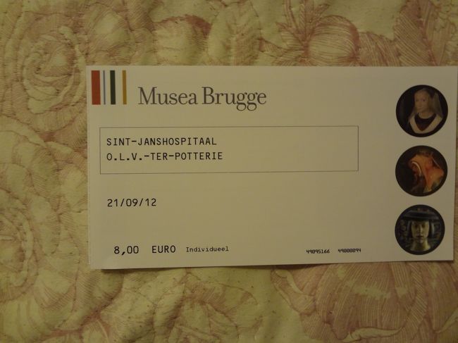 で、こちらがチケット。<br />落ち着いて見てみても、“メムリンク”の名前が<br />どこにも無く・・。<br /><br />地図の上では、ここがメムリンク美。<br />かつては病院施設だったという仄聞通りに、<br />それらしい展示もある。<br /><br />メムリンクが描いたらしい婦人像がプリント<br />されてはいるけれど、う〜ん。