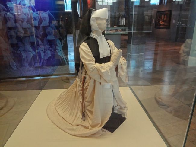 看護師さんでもあった修道女さま。<br />確かにこのなりで介護されたら、治らないものも<br />治りそうなありがたさ。