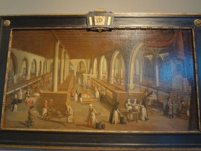 講堂のような大病棟。