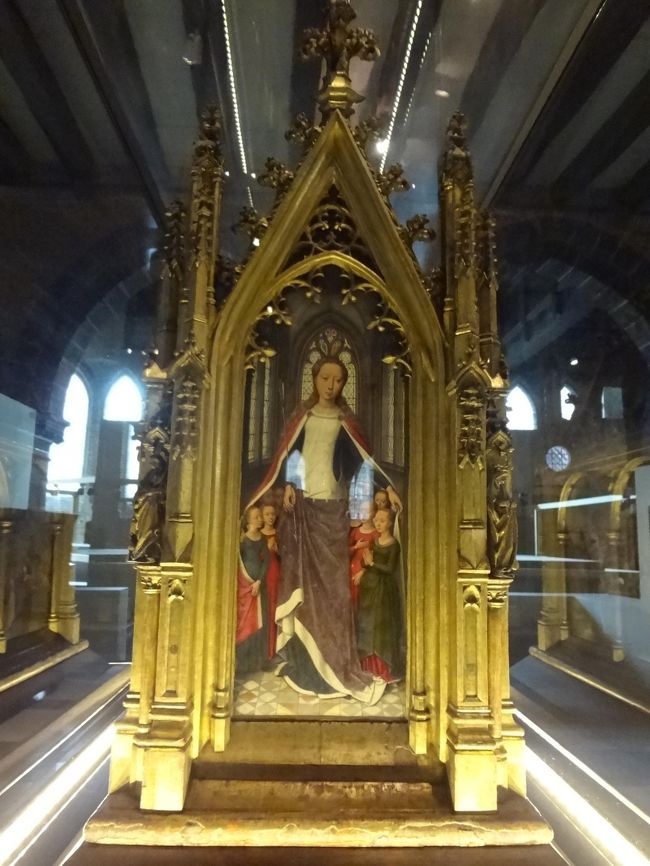 王女ウルスラが１万人余の乙女達と巡礼の航海に出て<br />やがてことごとくが殉教するという伝説。<br /><br />