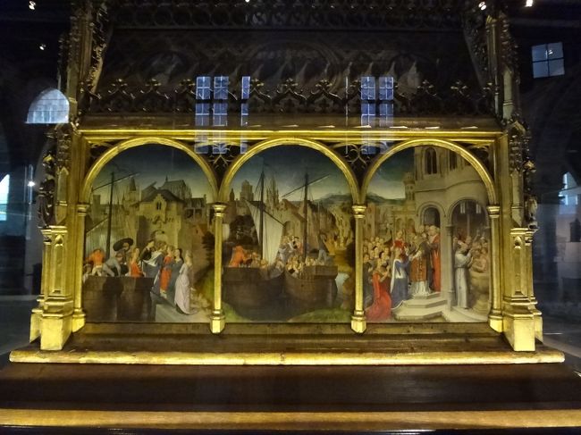 現在では、聖ウルスラ伝説は創作とされてはいるそう<br />ですが、それでもこの箱の美しさは変わりません。