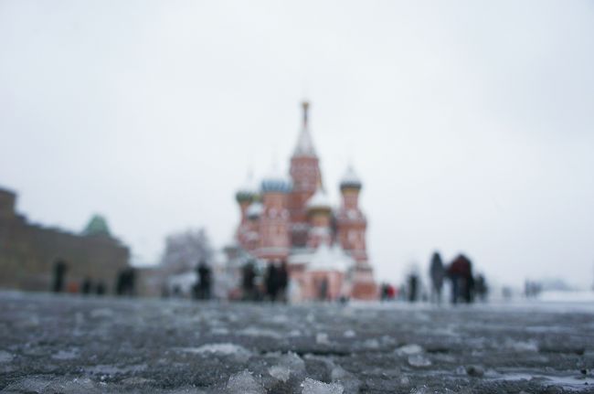 早速「赤の広場」へ。道も凍って人もまばらです。