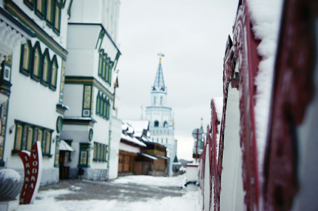 イズマイロヴォのヴェルニサーシュ。頑張っている建物とは、うらはらにここも人気がありません。人間より野良犬、野良猫によく出会いました。
