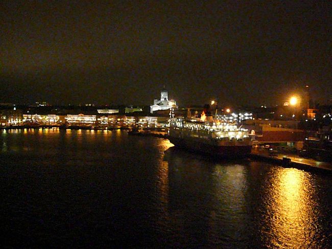 すでに真っ暗な中、夕方５時頃ヘルシンキからストックホルムに向けて出発！