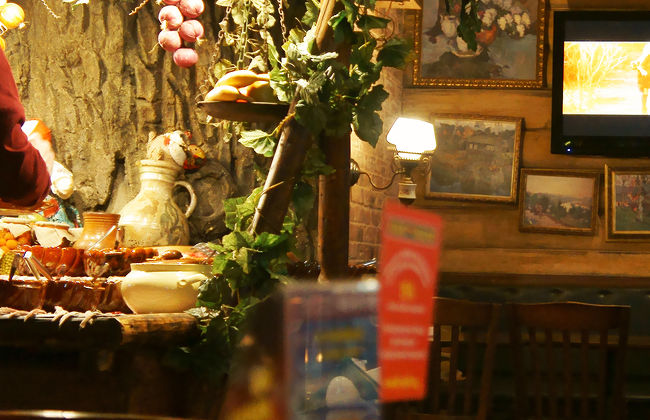 ベラルースキー駅前のヨールキー・パールキでご飯です。チェーン展開のお店らしく入りやすかったです。味はもちろんです。ロシア料理にはずれなし。（個人的感想です。）