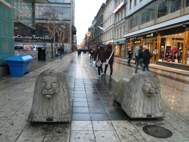 歩行者天国の入口のライオンが、癒し系でした〜♪