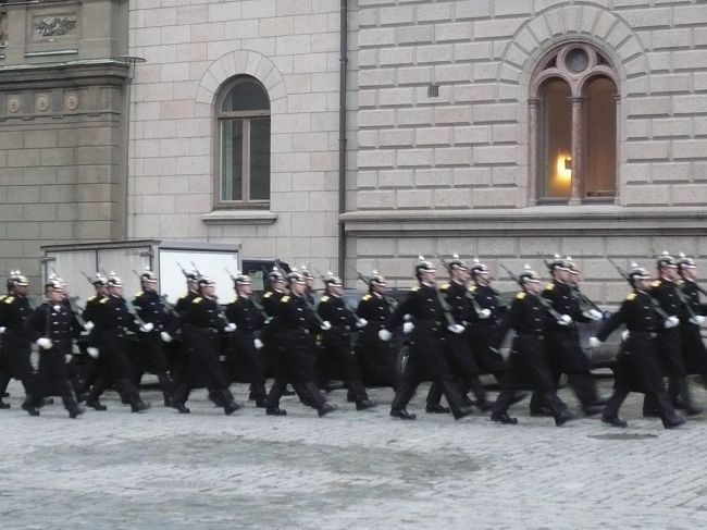 毎日やっているわけでもなく、やる日も１日に１回なのに、ラッキーなことに偶然出会った衛兵の交代！