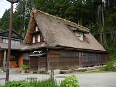 　宿泊は、五箇山、相倉集落の「なかや｣さんです(1泊2食8400円)。

　お風呂は、内湯もありましたが、紹介してくれた車で15分ほどの温泉施設に行きました。良いお湯なのにガラすきで、のんびりできました。
　なお、白川郷の展望台を出たのが4時過ぎなのに、どうせ泊なのだからと、道の駅や展示施設をフラフラと寄っていました。そのため、菅沼集落や村上家等は、解放終了時間の5時に間に合わわなくて入れませんでした。