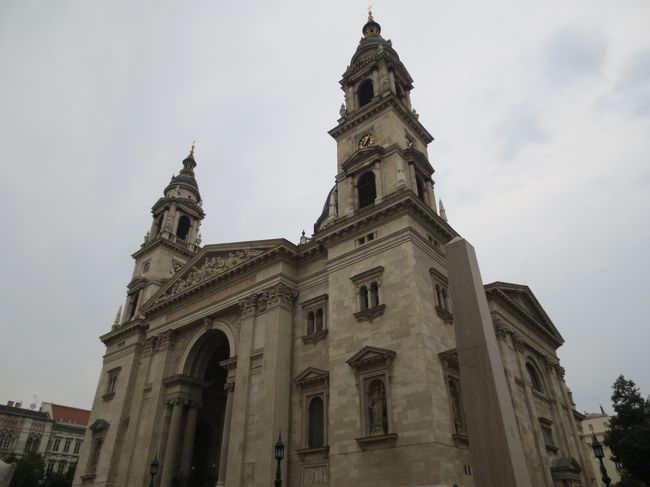 ペスト側に戻り聖イシュトヴァーン大聖堂に来ました。<br />ブタペスト最大の大聖堂です。<br />