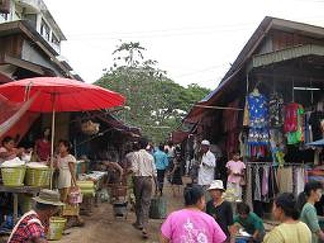 これはマーケットの入り口。<br />