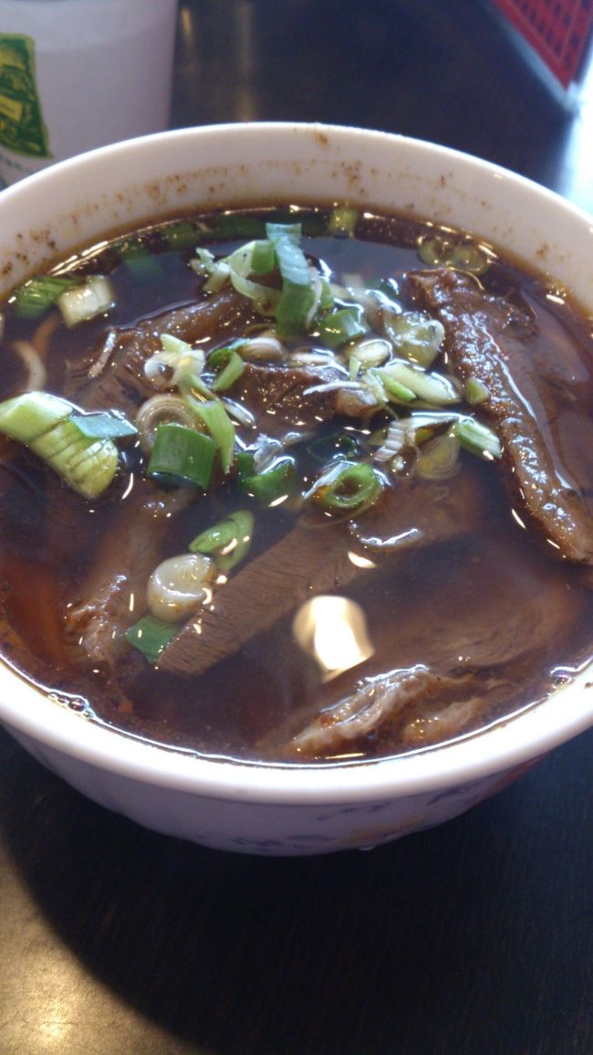 私は店の人のおすすめの辛い牛肉麺をオーダー。<br />そんなにからくなかったです。