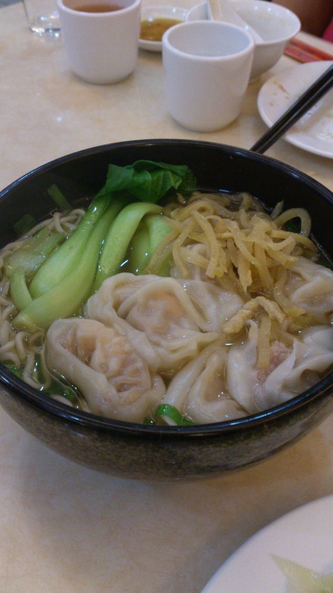 京鼎楼には夕食で。<br />烏龍茶小籠包、排骨蛋炒飯、蝦仁ワンタン麺、豆苗炒めなど<br />沢山頼んだのに写真消えてしまったのがくやしぃ…
