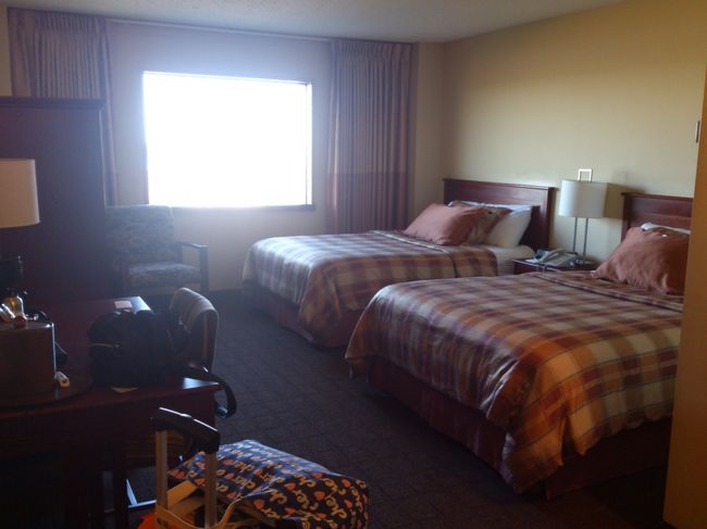 部屋が広い！<br />スーツケースを広げても余裕で通れます。