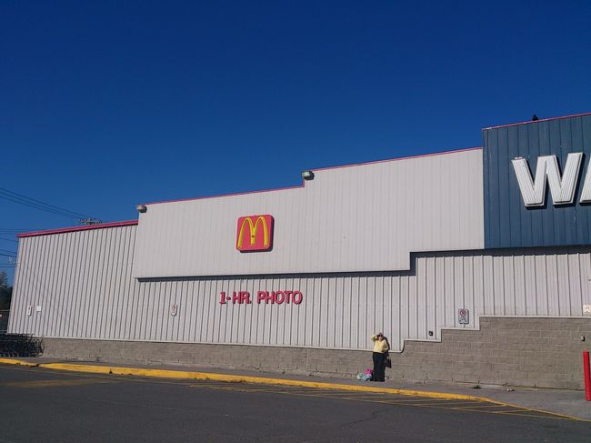 多分最北端であろうマクドナルドもありました。<br />記念に食べようかと思いましたが特別変わったメニューもなく<br />朝食（昼食？）後のためおなかもすいてなかったのでやめました。