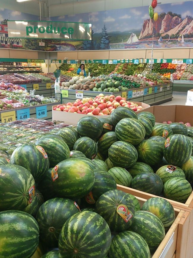 ダウンタウンにもあるエクストラフーズにも行きました。<br />こちらはダウンタウン店に比べるとかなり大きく品揃えも豊富でした。<br />外国のスーパー、特に生鮮食品売り場はテンションが上がります。