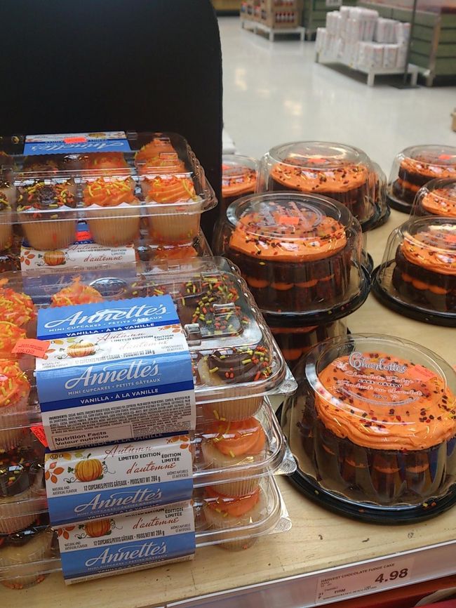 パンプキンカラーのクリームのカップケーキなど。<br />見ててぜんぜん飽きません。<br />一人だったら２時間は見て回ってたな、きっと。