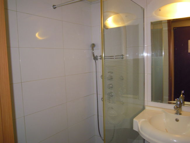 その後、タクシーで明洞へ<br />今回は乙支路入口で下してもらう<br /><br />軽く渋滞だったので<br />乙支路5街→乙支路入口　3600W