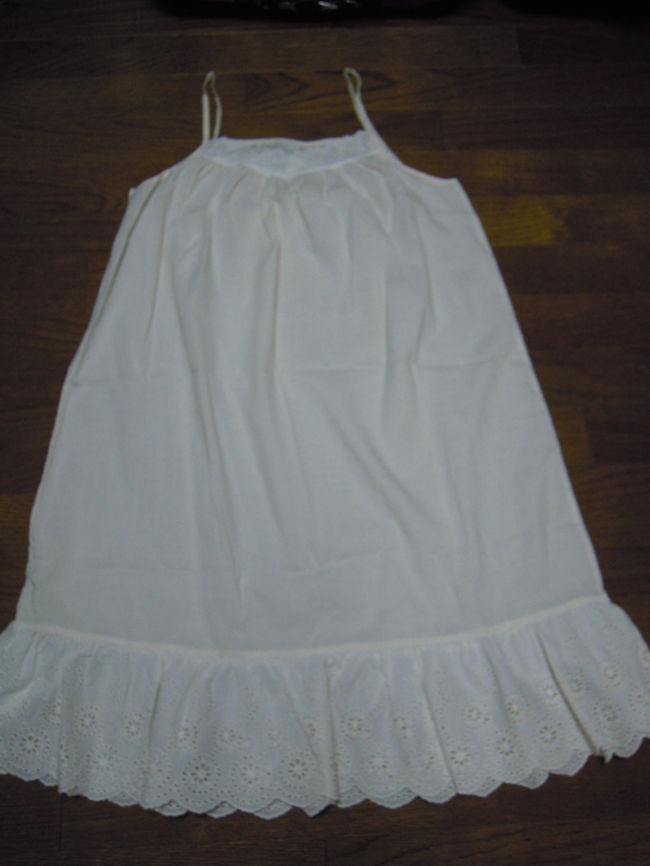 ロングキャミ　24000W<br /><br />翌日、某所では2600Wで売ってるのを発見しました〜