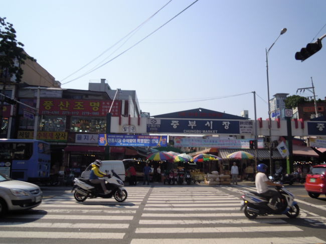 ★中部市場★<br /><br />信号を渡って、食品市場へGO!<br />ここも前回来た市場です