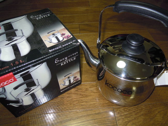 ステンレスのやかん（1.5?）　15000Ｗ<br /><br />ずっと小さいやかんが欲しかったので、ちょうど良かった〜<br />日本ではいくらくらいかな<br />また調べてみるか