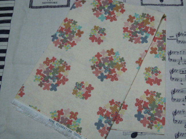 お姉ちゃんと1Y買って半分こ<br /><br />カットクロスで買うと、1/4になり値段が半分になってるので割高です<br />でも0.5Y売りはしないし（怒）<br />半分こ計画が正解です<br />