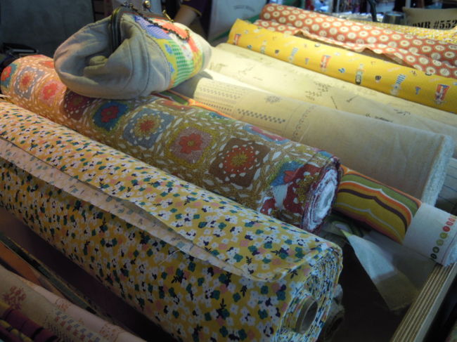 全体的にお高いです<br />日本でも通販サイトがありますが、もっと高かった（笑）<br />完璧なブランド商品って感じです<br /><br />でも可愛いから許す<br />日本価格で見ると、ここでは安いです！！<br /><br />ちなみにフレンチヴィィンテージリネンテープがここでは1Y1000W<br />日本の通販では1Y179円でした