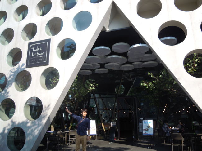 9月25日（火）　3日目<br /><br />★Take Urban★<br /><br />建物がオシャレなカフェ<br />なのですが、、、