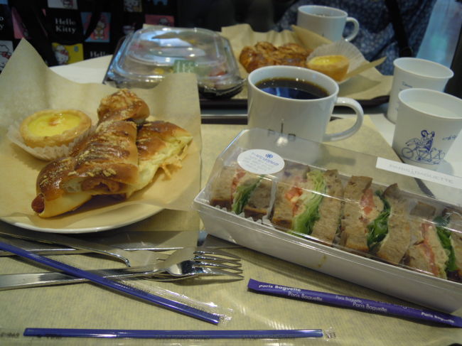 ★PARIS　BAGUETTE cafe★<br /><br />前々回来た時から、いたるところで見たパン屋＆カフェ<br />一回は行ってみたいと思っていたので、<br />この機会に行ってみる<br />