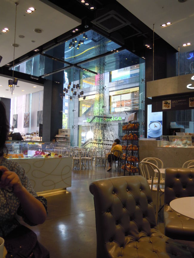 エッフェル塔が見えるよ（笑）