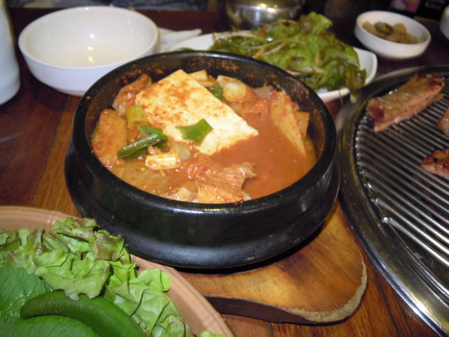 キムチチゲ<br /><br />大きな豚肉が入ってて美味しかったのですが、、、<br />会計の時、ちょっと嫌な事がありました<br /><br />詳しくは載せるのはやめておきます