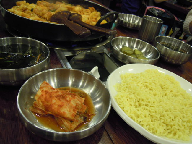 普通はご飯を入れるみたいだけど、麺が好き♪