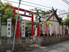 鶴見-新子安間



鶴見神明社（つるみ しんめいしゃ）
全景
鶴見神明社は幕末に大火後に現在の総持寺踏切付近に移転したが、明治４年（１８７１年）に鉄道通行障害になる事から本殿を曳家で現在位置に移動移転。
関東大震災で本殿は被災せず無事だったが、大東亜戦争中の昭和２０年（１９４５年）４月１５日２２時の横浜鶴見地区空襲で焼失、戦後再建。

横浜市鶴見区鶴見中央５−１−１０
東海道本線（京浜東北線）鶴見駅東口 徒歩５分
http://www.kanagawa-jinja.or.jp/search_dtl.php4?jid=110&cd=1202015&scd=&npg=0